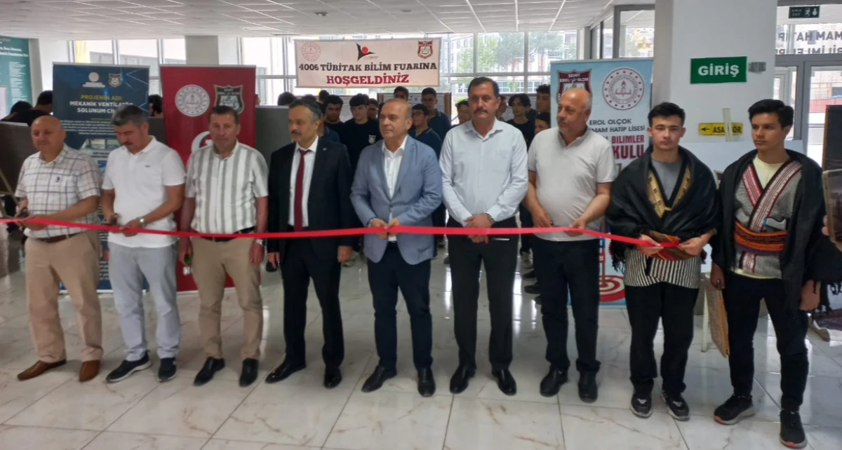 11. TÜBİTAK 4006 Bilim Fuarı, Şehit Erol Olçok Anadolu İHL’de Bilimin Coşkusunu Yaşattı