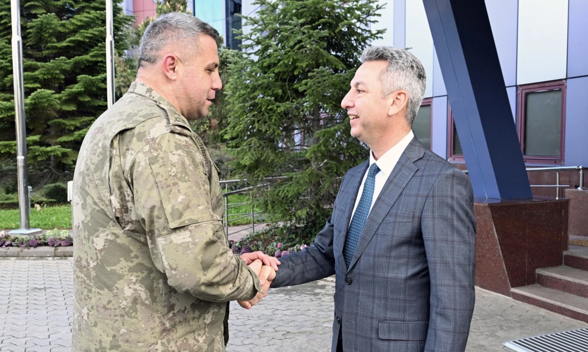 2. Zırhlı Tugay Komutanı Tuğgeneral Mahmut Sert&rsquo;ten Rekt&ouml;r Okumuş&rsquo;a Ziyaret