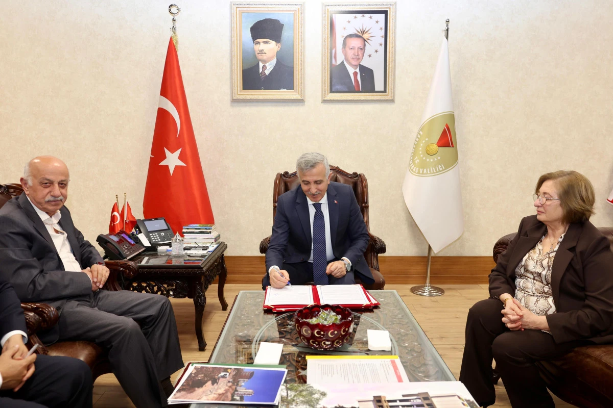 24 Derslikli Erdoğan G&uuml;m&uuml;şer Ortaokulu&rsquo;nun Yapım Protokol&uuml; İmzalandı