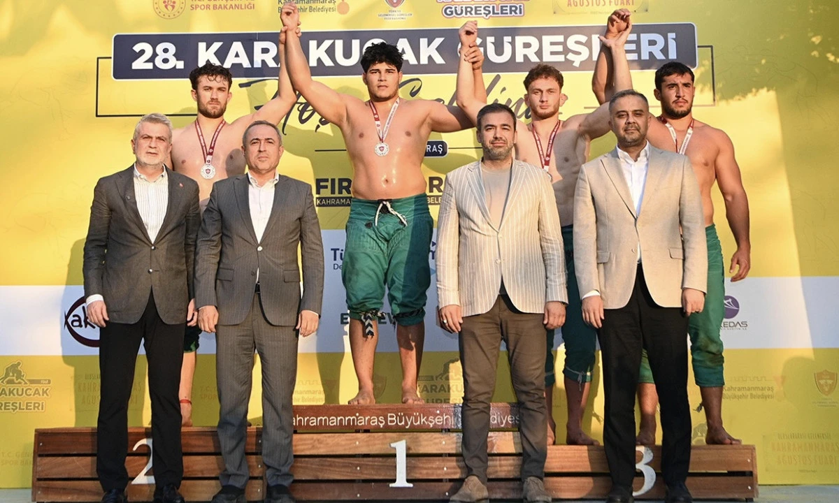 26 Yıllık Hasret Er Meydanında Son Buldu; Pehlivanlar &Ouml;d&uuml;llerine Kavuştu