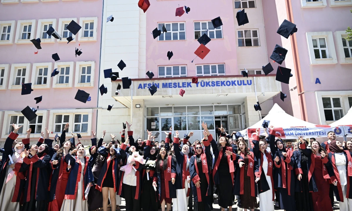 Afşin Meslek Y&uuml;ksekokulu&rsquo;nda Mezuniyet Coşkusu Yaşandı
