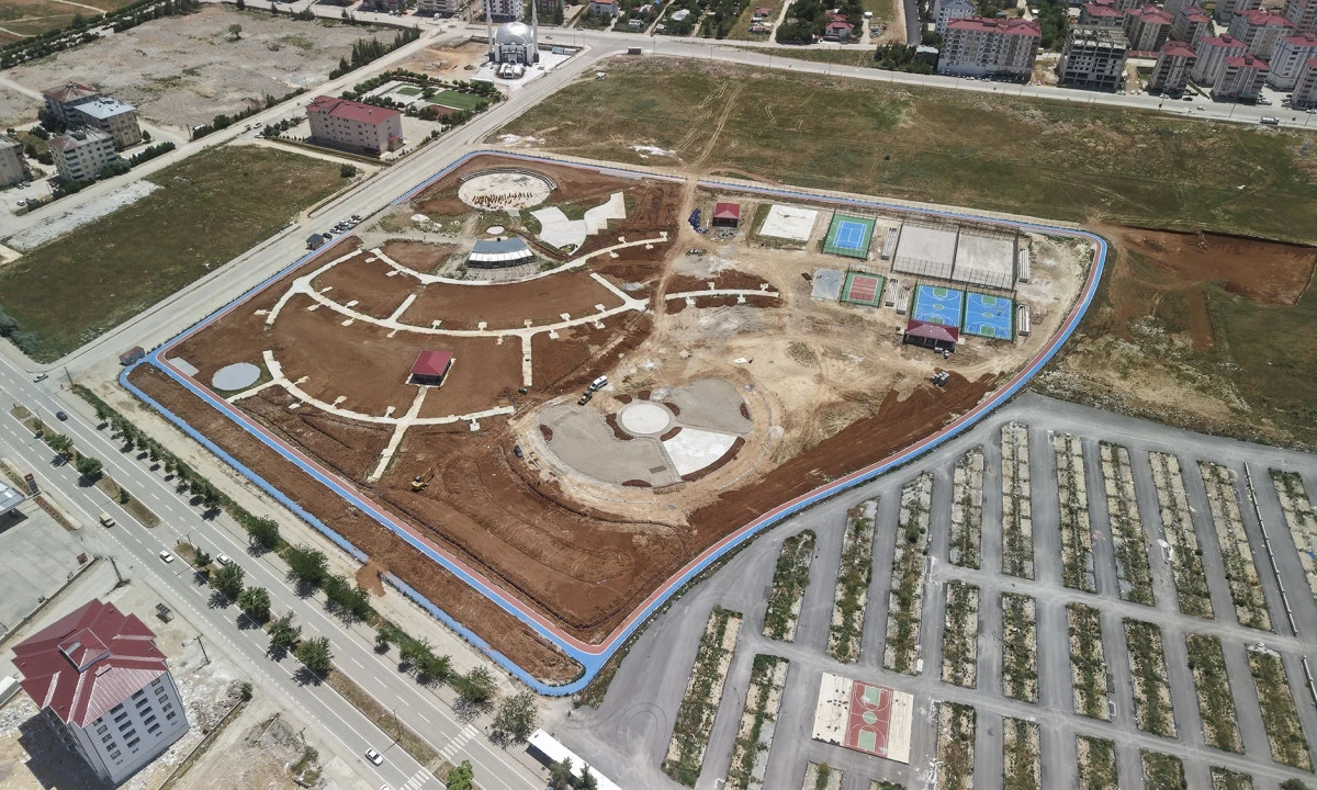 Afşin Millet Bah&ccedil;esi Yeni Y&uuml;z&uuml;yle Hizmete Hazırlanıyor