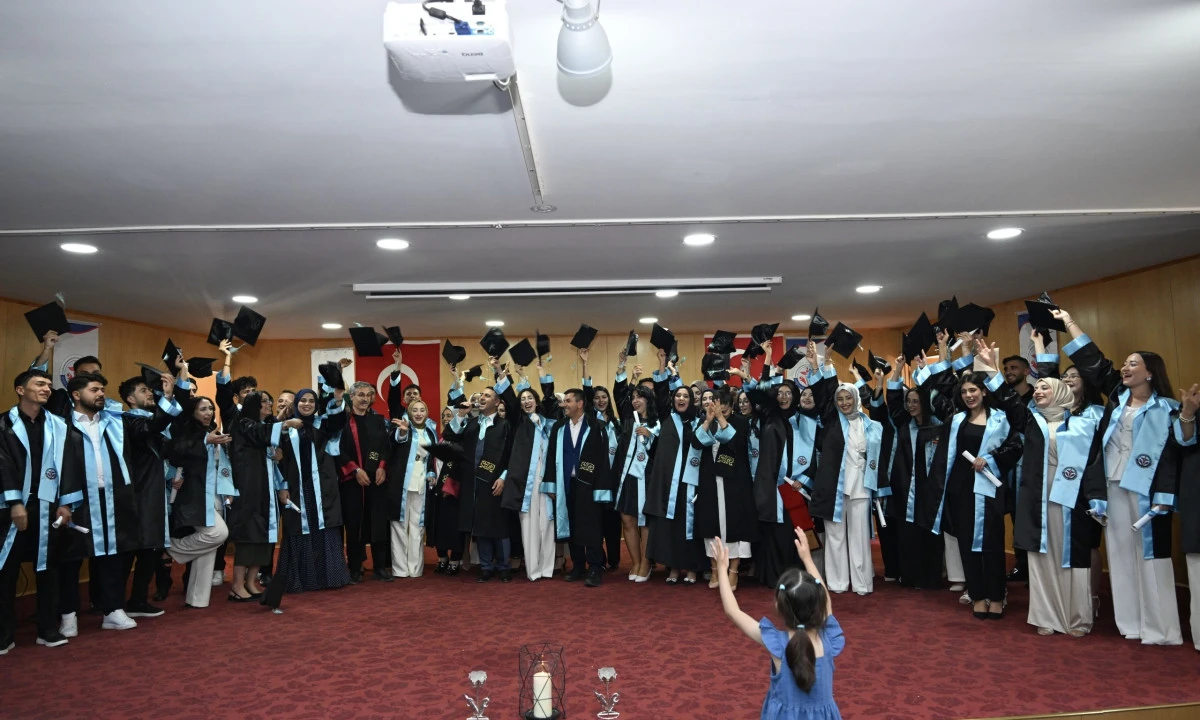 Afşin Sağlık Y&uuml;ksekokulunda Mezuniyet Coşkusu
