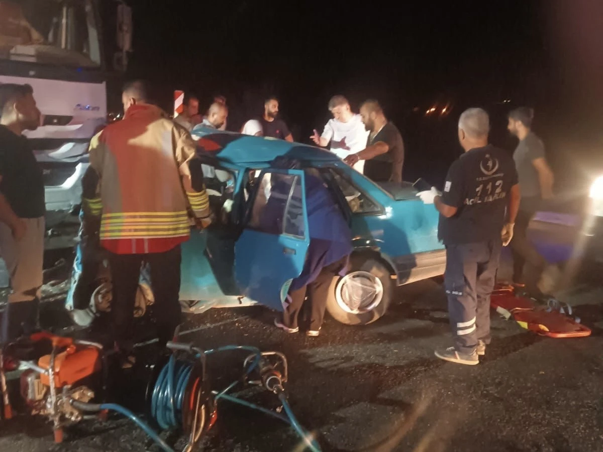 Afşin’de Feci Kaza: Otomobil ile Kamyon Çarpıştı, 3 Kişi Hayatını Kaybetti