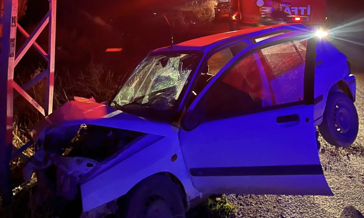 Afşin’de Trafik Kazası: Sıkışan Sürücü İtfaiye Ekiplerince Kurtarıldı