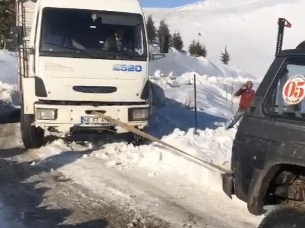 Ahır Dağı Karag&ouml;l Yolunda Zor Kurtarma: 20 Ton Y&uuml;kl&uuml; Kamyon Off-Road Ekibiyle Kurtarıldı