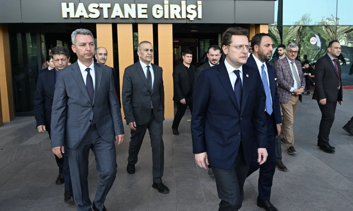 AK Parti Genel Başkan Yardımcısı Halit Yerebakan, KS&Uuml; Tıp Fak&uuml;ltesi Hastanesi&rsquo;nde Yaralıları Ziyaret Etti