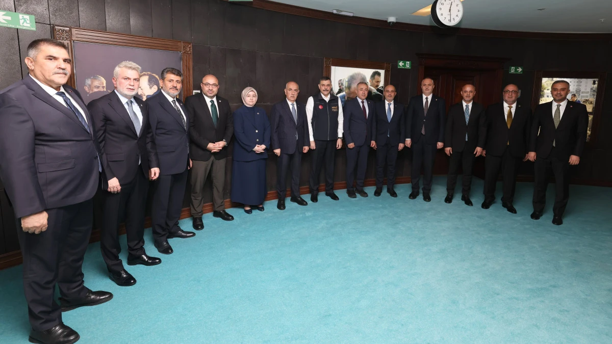 AK Parti Kahramanmaraş heyetinden İ&ccedil;işleri Bakanı &Ccedil;ift&ccedil;i&rsquo;ye ziyaret