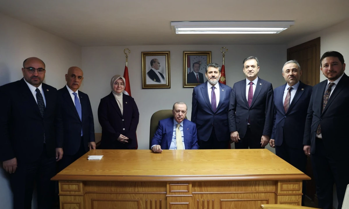 AK Parti Kahramanmaraş Milletvekillerinden Cumhurbaşkanı Erdoğan&rsquo;a Doğum G&uuml;n&uuml; Ziyareti