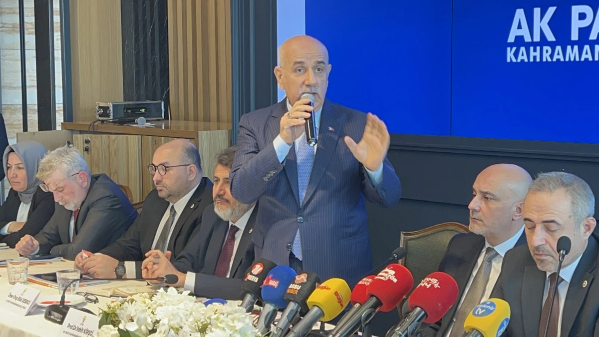 AK Parti Kahramanmaraş&rsquo;ta 2025 Yılını Değerlendirdi: Dr. İrfan Karatutlu&rsquo;nun Katılımı &Ouml;ne &Ccedil;ıktı