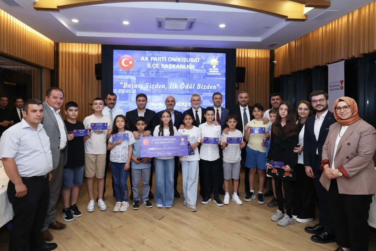 AK Parti Onikişubat; Tam Puanla Zirveye Çıkan Öğrencileri Ödüllendirdi