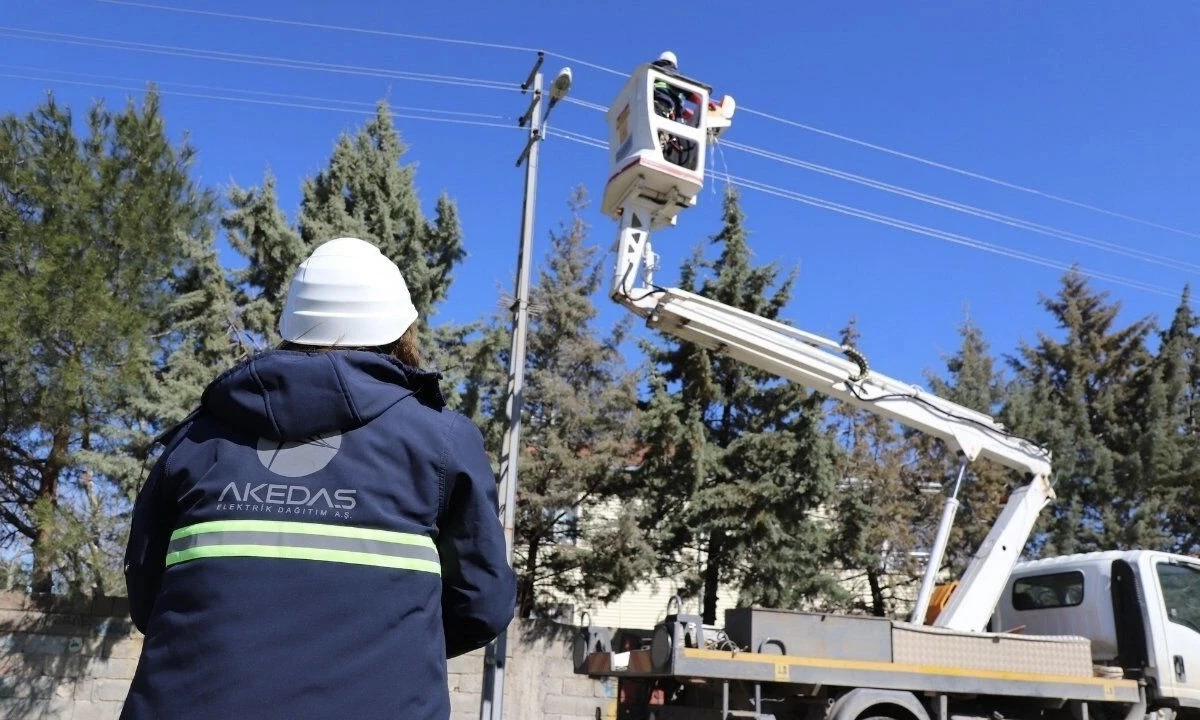 AKEDAŞ Bayram Boyunca Teyakkuzda: Kesintisiz Enerji İ&ccedil;in T&uuml;m Hazırlıklar Tamamlandı