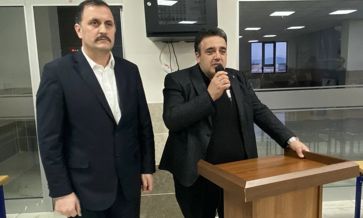 Akif Bakır İmam Hatipli Gen&ccedil;lerle İftar Sofrasında Buluştu