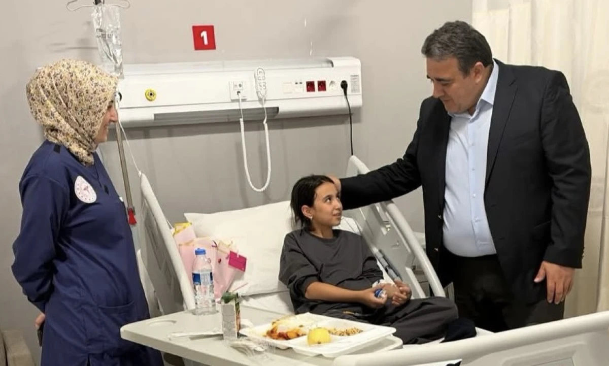 Akif Bakır&rsquo;dan hastaneye kaldırılan &ouml;ğrencilere ge&ccedil;miş olsun ziyareti