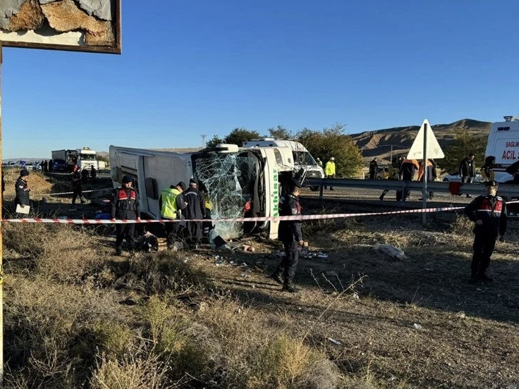 Aksaray'da yolcu otobüsü devrildi: 6 kişi öldü, 34 kişi yaralandı