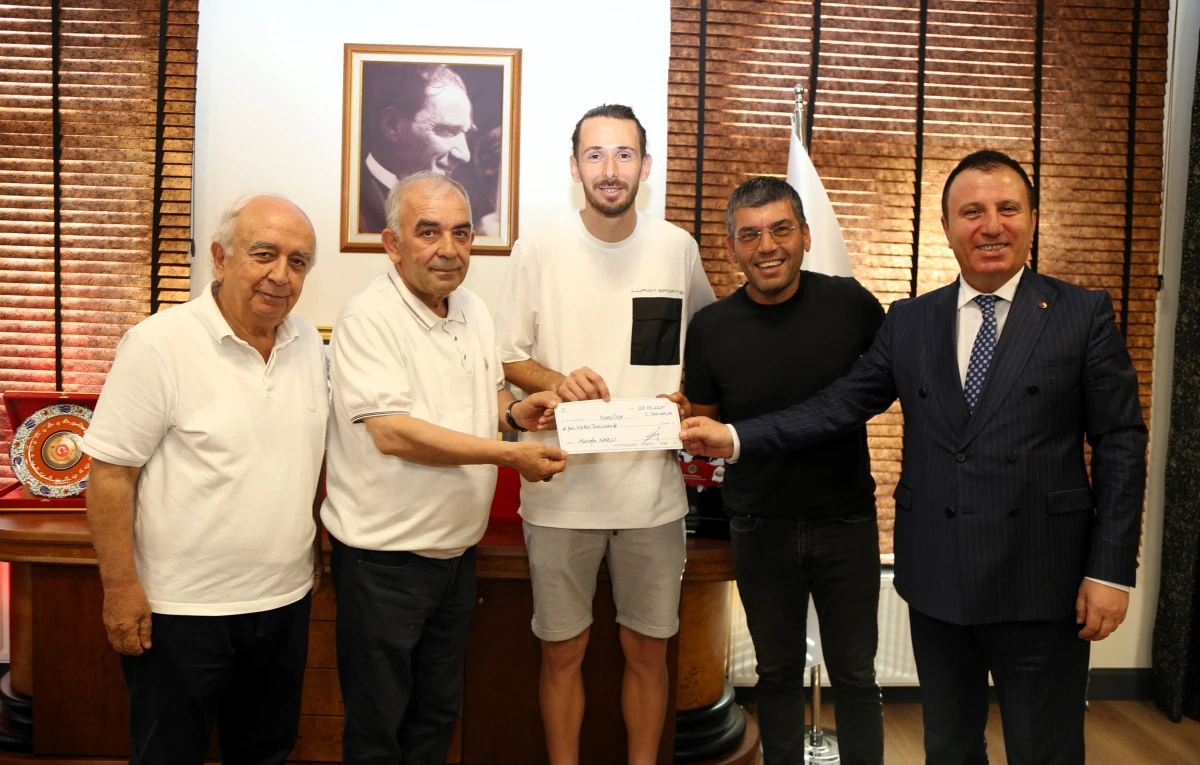 Altın Ayaklara Altın Ödül! Başkan Narlı’dan Gol Kralı Aykut Çift’e Anlamlı Jest