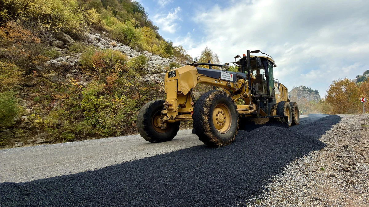 Andırın’a ulaşımı 20 kilometre kısaltan arterde son çalışmalar yapılıyor