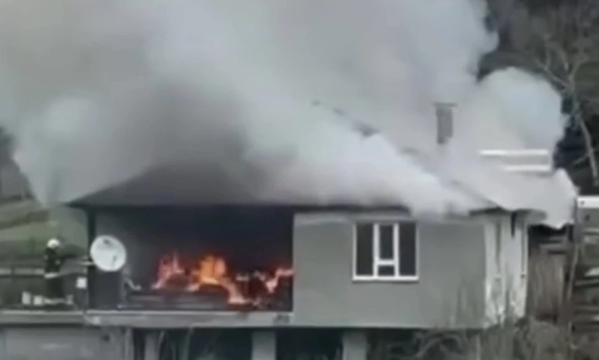 Andırın&rsquo;da Ev Yangını Korkuttu: İtfaiye Zamanında M&uuml;dahale Etti