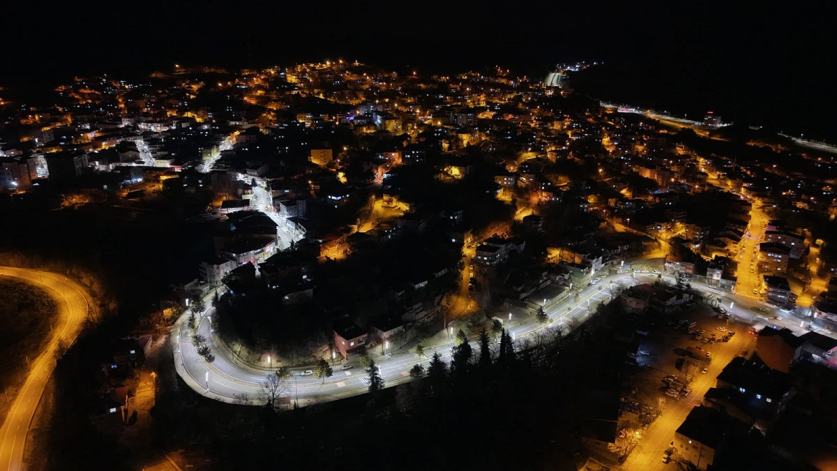 Andırın’ın Prestij Caddesinin Yürüyüş Yolları da Yenileniyor