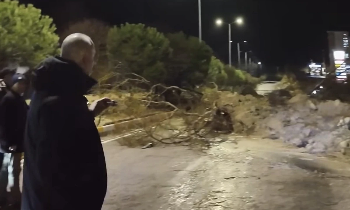 Andırın&ndash;Kadirli Yolunda Heyelan: K&ouml;pr&uuml; Altı Ge&ccedil;işi Ulaşıma Kapatıldı