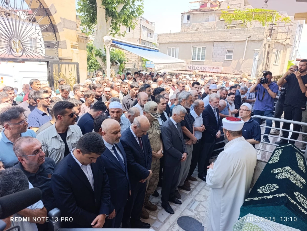 Ankara’daki Yangın Faciasında Hayatını Kaybeden Hüsniye Şahin ve Bebeği Aras Şahin Kahramanmaraş’ta Son Yolculuğuna Uğurlandı
