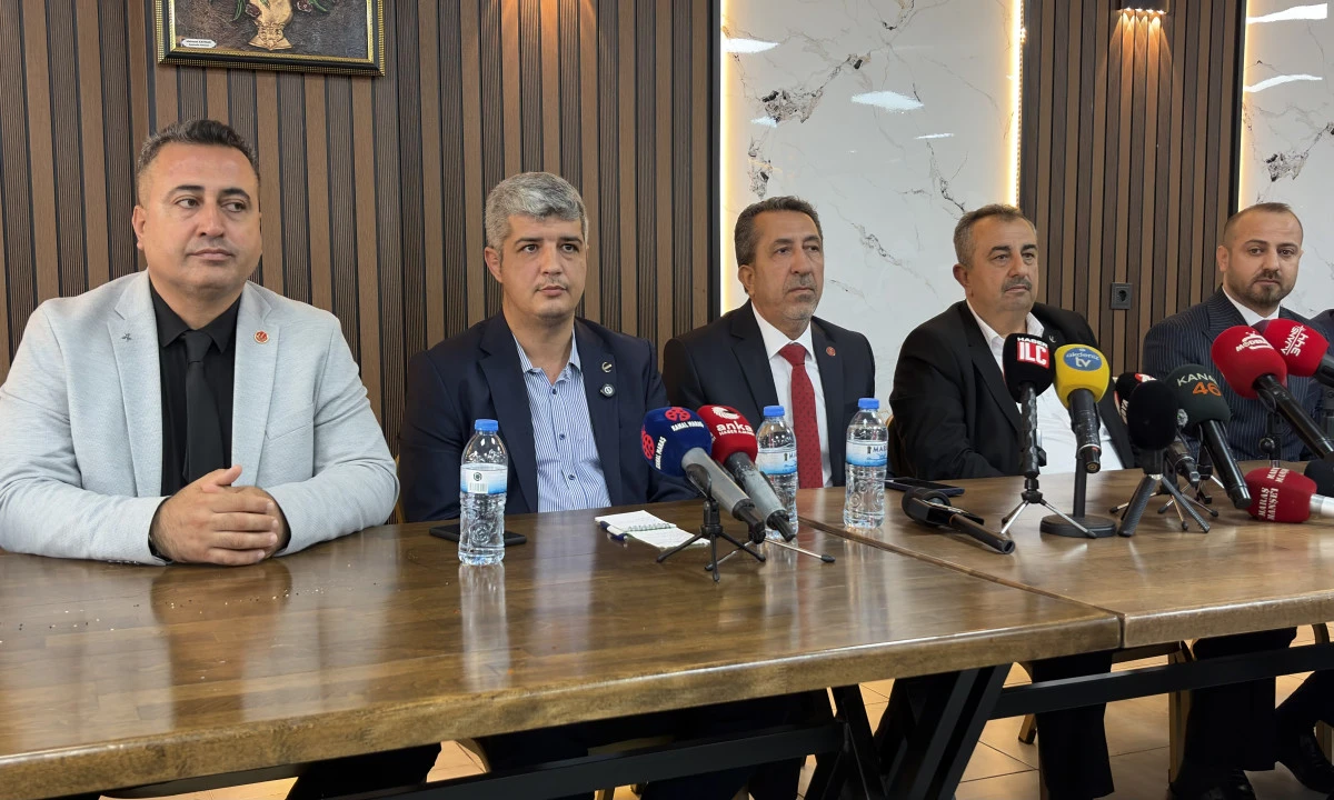 Aydoğar&rsquo;dan transfer eleştirisi, G&ouml;rgel&rsquo;e tebrik: &ldquo;Siyaset nezaketle yapılmalı&rdquo;