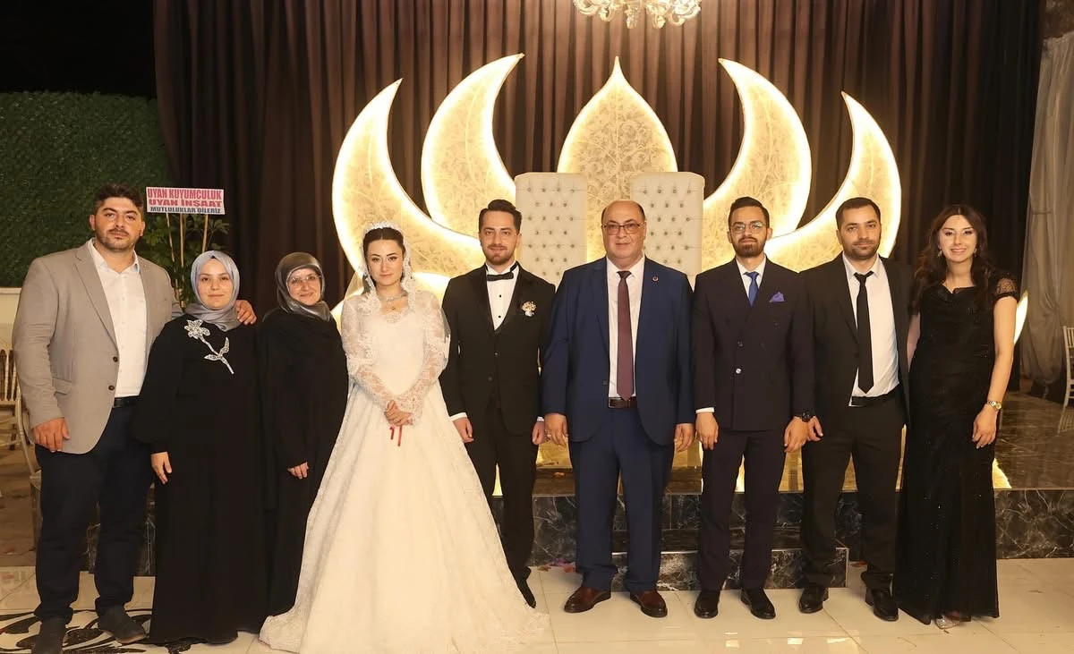 Ayşegül ve Yasir’in Düğününe Geniş Katılım: Kahramanmaraş Protokolü Bu Mutlu Günlerinde Yalnız Bırakmadı