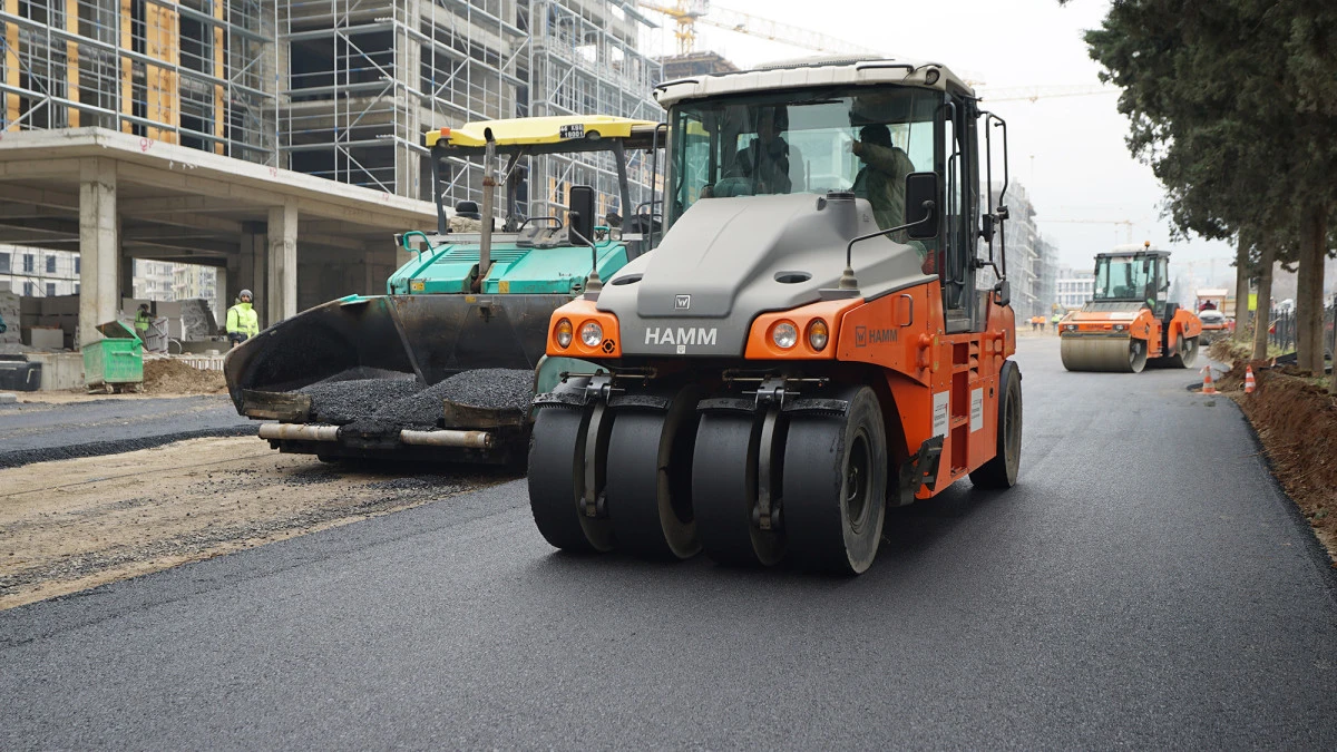 Azerbaycan Bulvarı&rsquo;nda Altyapısı Tamamlanan Kısmın Afsfaltı Yenileniyor