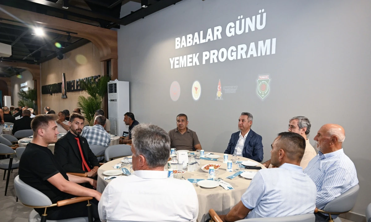 Babalar G&uuml;n&uuml; Programında Şehit Yakınları, Gaziler ve Babalar Bir Araya Geldi