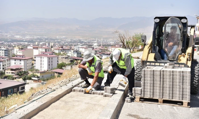 Ballıca Mahallesi&rsquo;nde Kilit Parke, Kaldırım ve Merdiven &Ccedil;alışmaları Tamamlandı