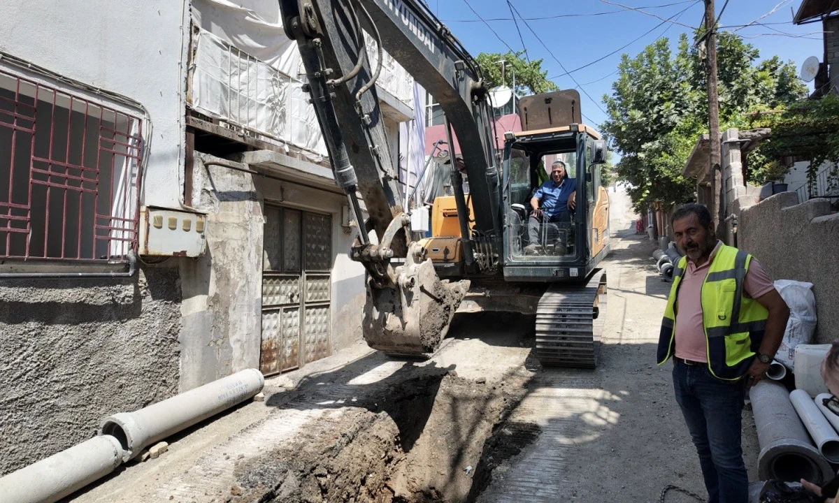 Barbaros Mahallesi&rsquo;nde Kanalizasyon Altyapısı G&uuml;&ccedil;leniyor