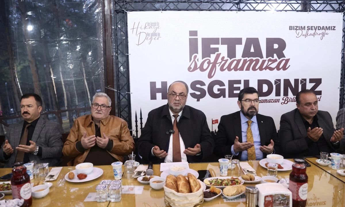 Başkan Akpınar, 105 mahalle muhtarıyla iftarda buluştu