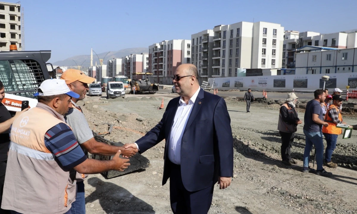 Başkan Akpınar Doğukent Mahallesi&rsquo;nde Devam Eden &Ccedil;alışmaları Yerinde İnceledi