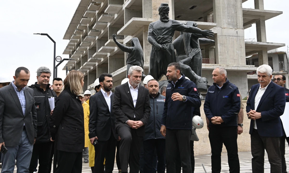 Başkan G&ouml;rgel, Kentsel Tasarım Alanlarında İncelemelerde Bulundu