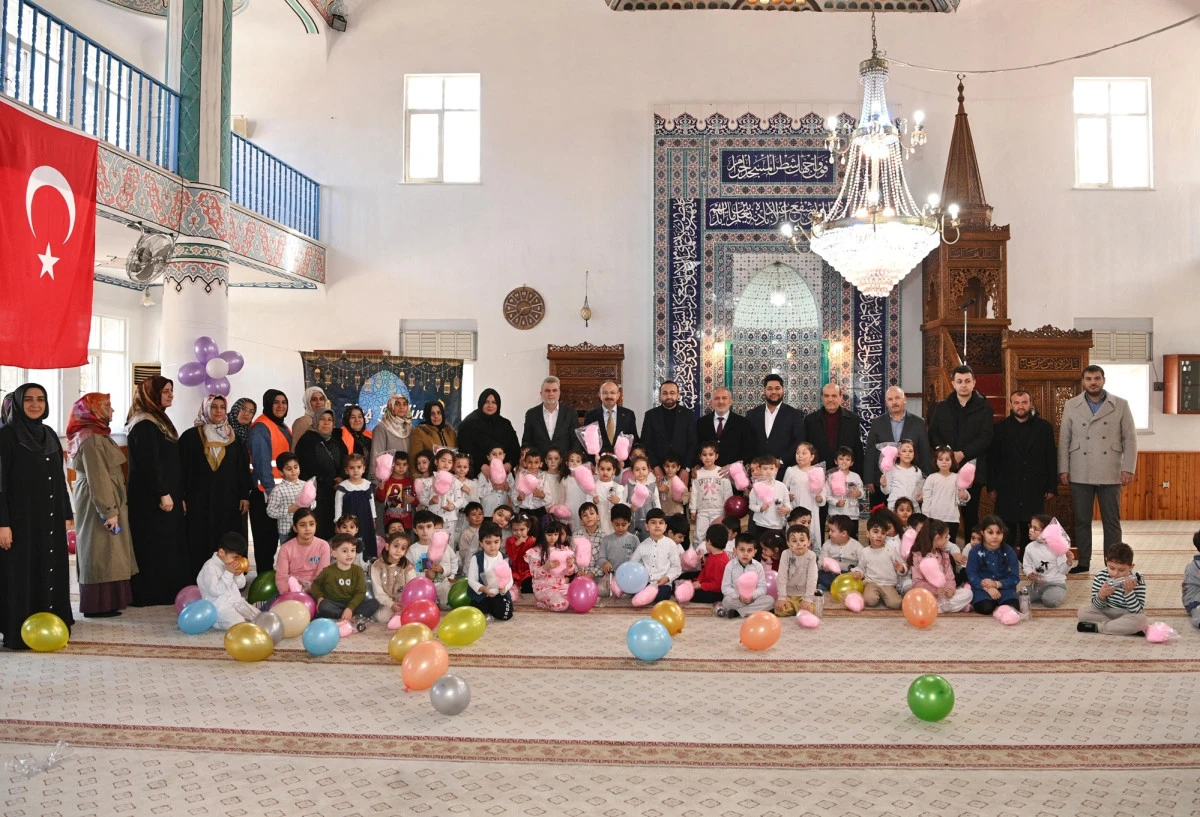 Başkan G&ouml;rgel, Miniklerin Tekne Orucu Heyecanına Ortak Oldu