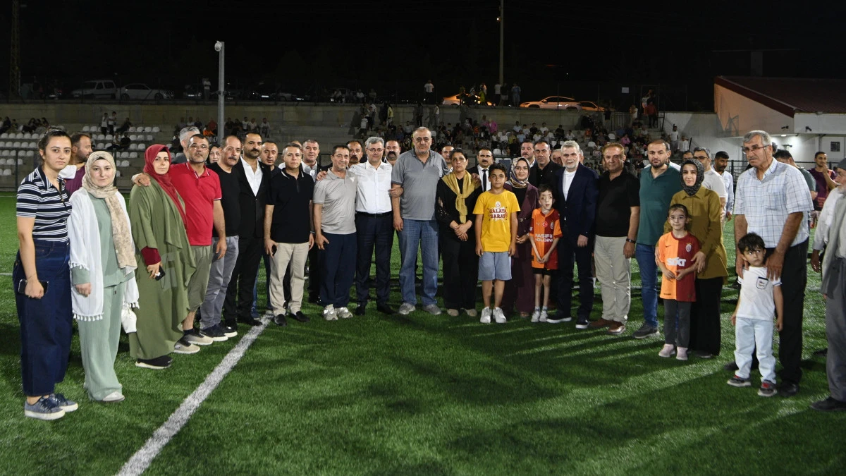 Başkan G&ouml;rgel, Yusuf Tarık G&uuml;l anısına d&uuml;zenlenen futbol turnuvasına katıldı