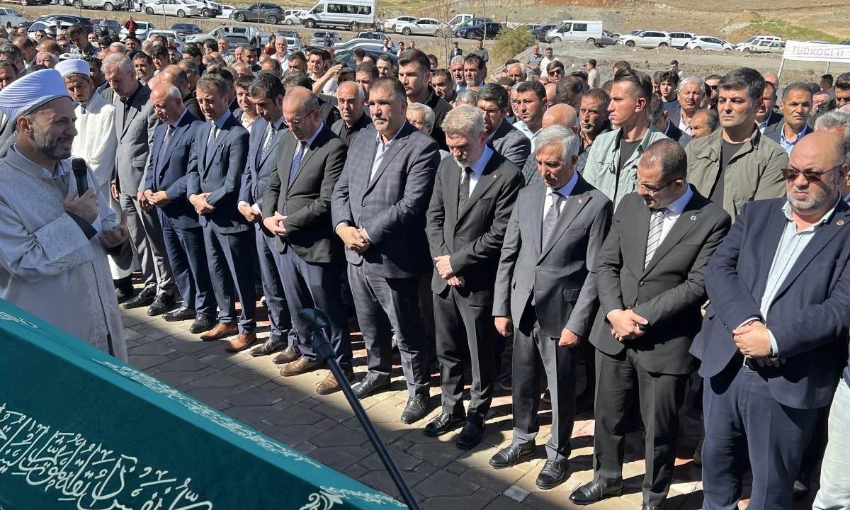 Başkan Mehmet Karaca’nın Annesi Safiye Karaca Dualarla Son Yolculuğuna Uğurlandı