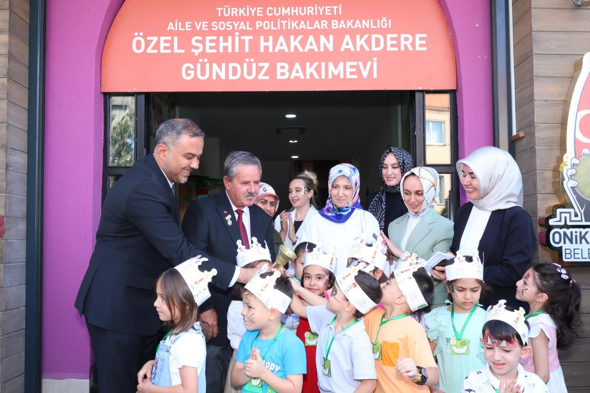 Başkan Toptaş, Kreşin Minik Yürekleriyle Beraber İlk Zili Çaldı