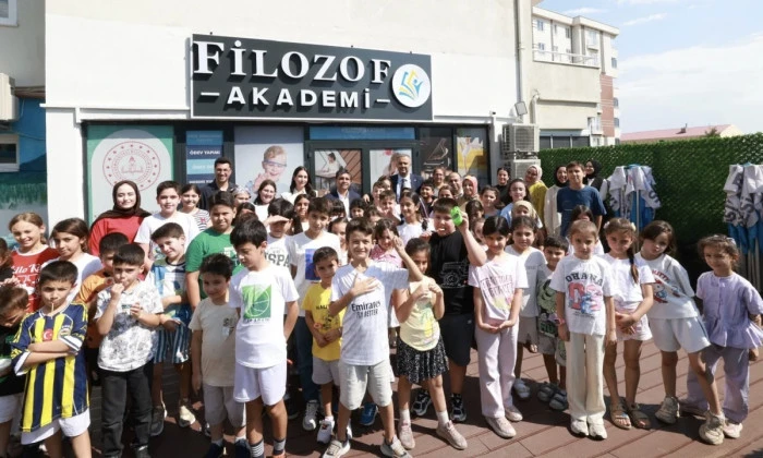 Başkan Toptaş, minik &ouml;ğrencilerin davetine kayıtsız kalmadı