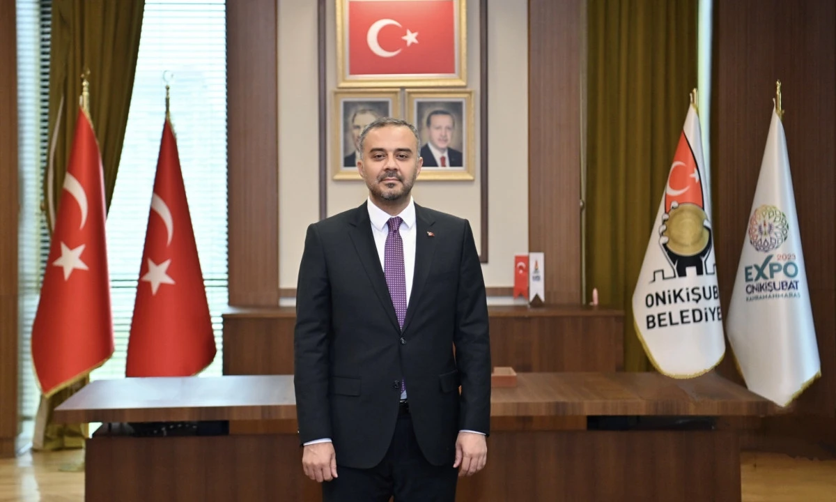 Başkan Toptaş: Onikişubat&rsquo;ta &ccedil;ocuklarımız i&ccedil;in &ccedil;alışırken, bu yıl 23 Nisan&rsquo;ı buruk karşılıyoruz