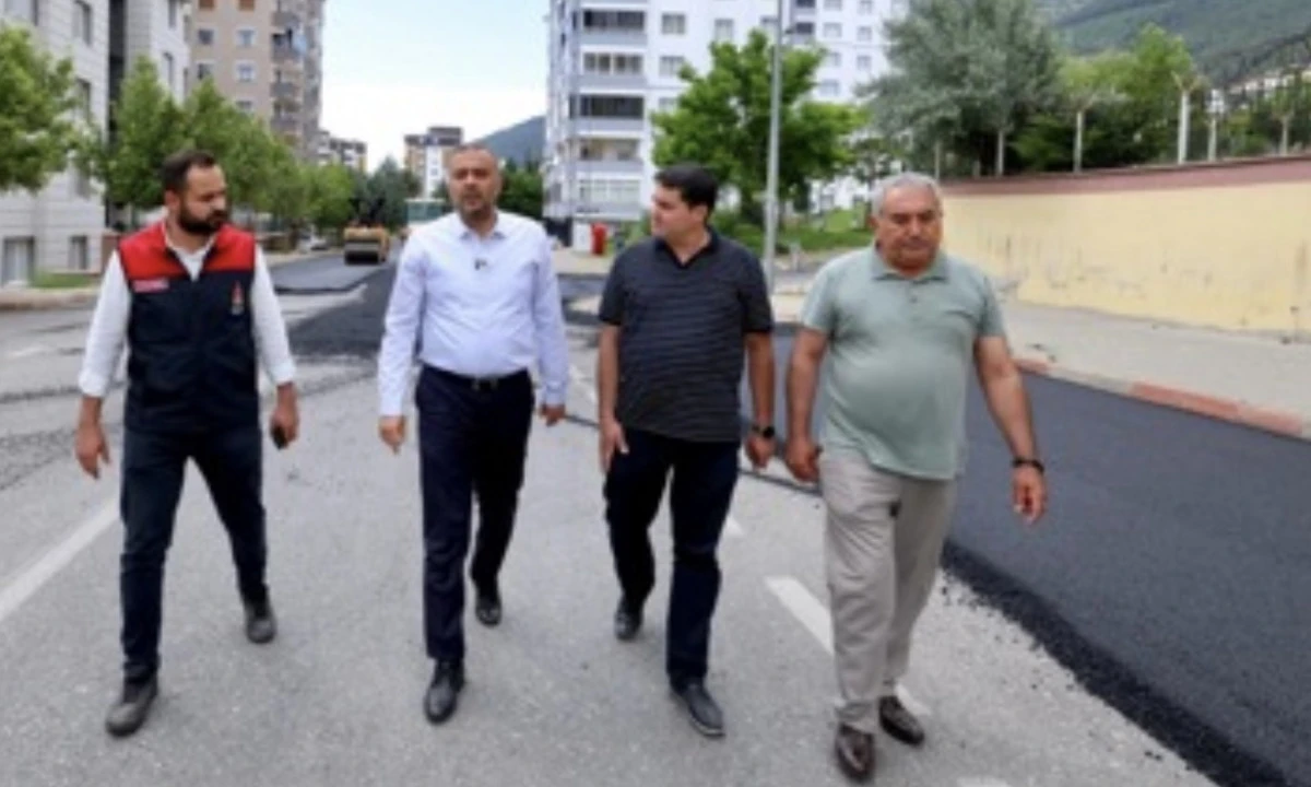 Başkan Toptaş sahada: Mimar Sinan ve Binevler’de sıcak asfalt mesaisi