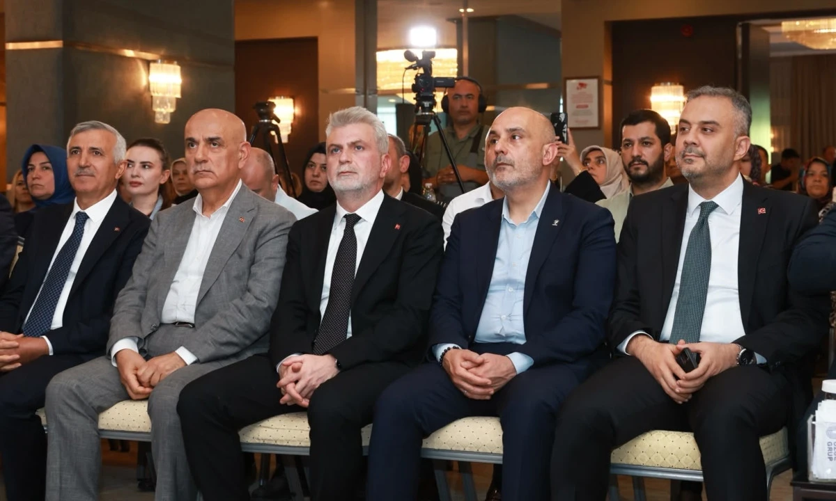 Başkan Toptaş, Şehrin Ekonomisi Zirvesi&rsquo;nde Onikişubat&rsquo;ın kalkınma vizyonunu anlattı