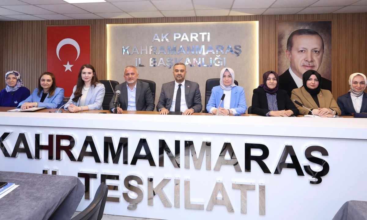 Başkan Toptaş’ın Sunumuyla: AK Parti Genişletilmiş İl Kadın Kolları Yönetim Kurulu Toplandı