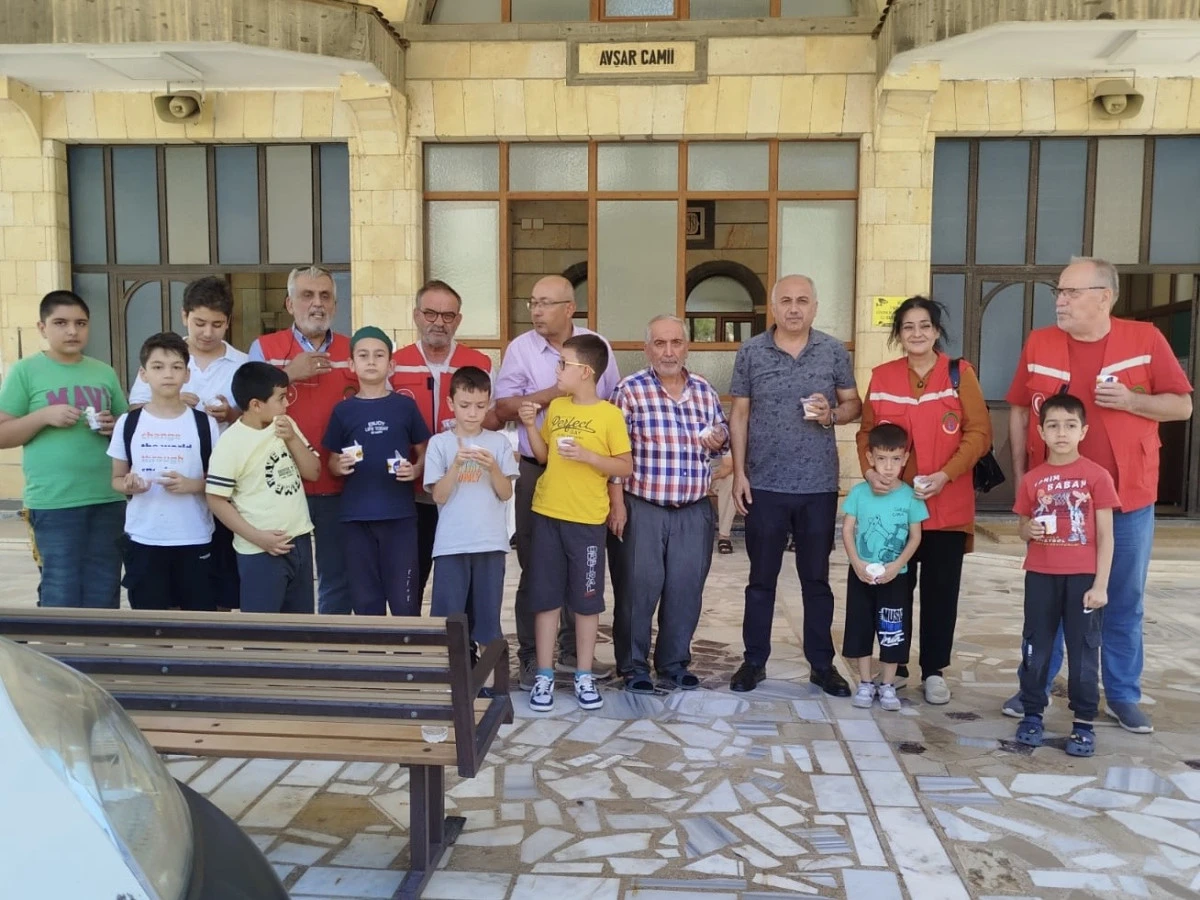 Beklenen Cemre Anadolu Derneği, Yaz Kur’an Kursu Öğrencilerine Tatlı Sürpriz