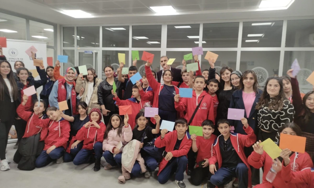 Biz Bir Takımız Projesiyle Gençler Kültürlerarası Dostluk İçin Sahada Buluşuyor