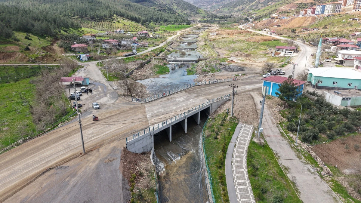 B&uuml;y&uuml;kşehir, 10 milyonluk yatırımla Şekeroba&rsquo;nın yeni k&ouml;pr&uuml;s&uuml;n&uuml; hizmete sundu