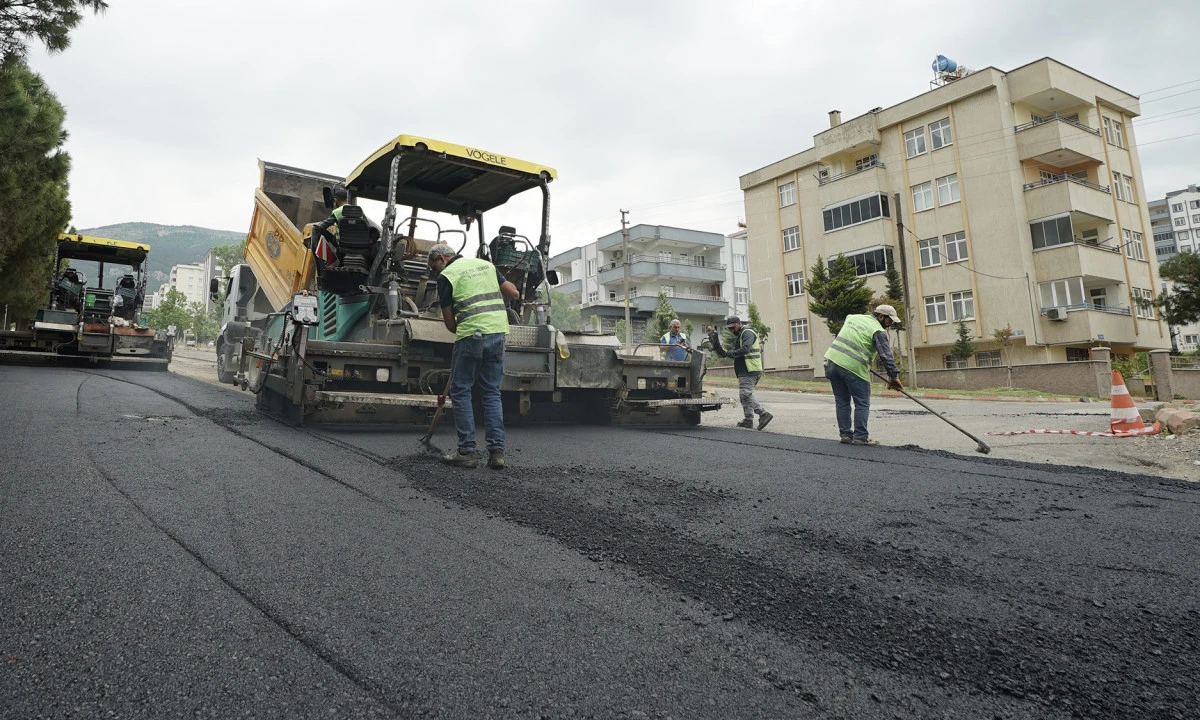 B&uuml;y&uuml;kşehir, Ahır Dağı Caddesi&rsquo;nde Asfalt Serimine Başladı