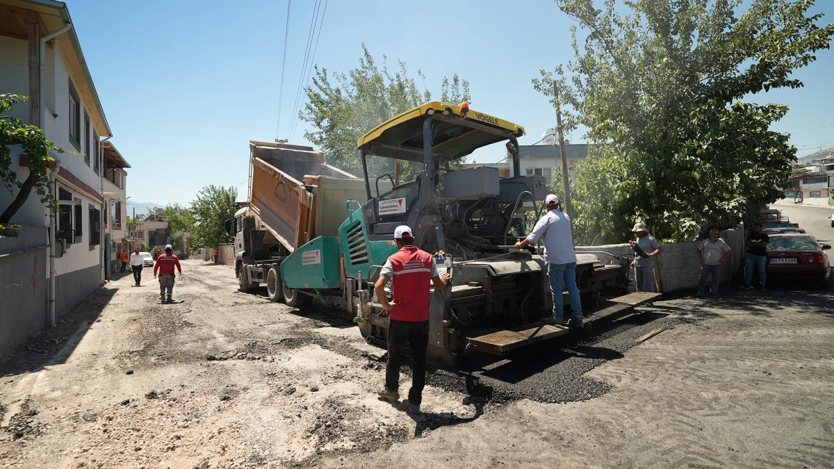 B&uuml;y&uuml;kşehir, Asfalt Mesaisine Durmaksızın Devam Ediyor