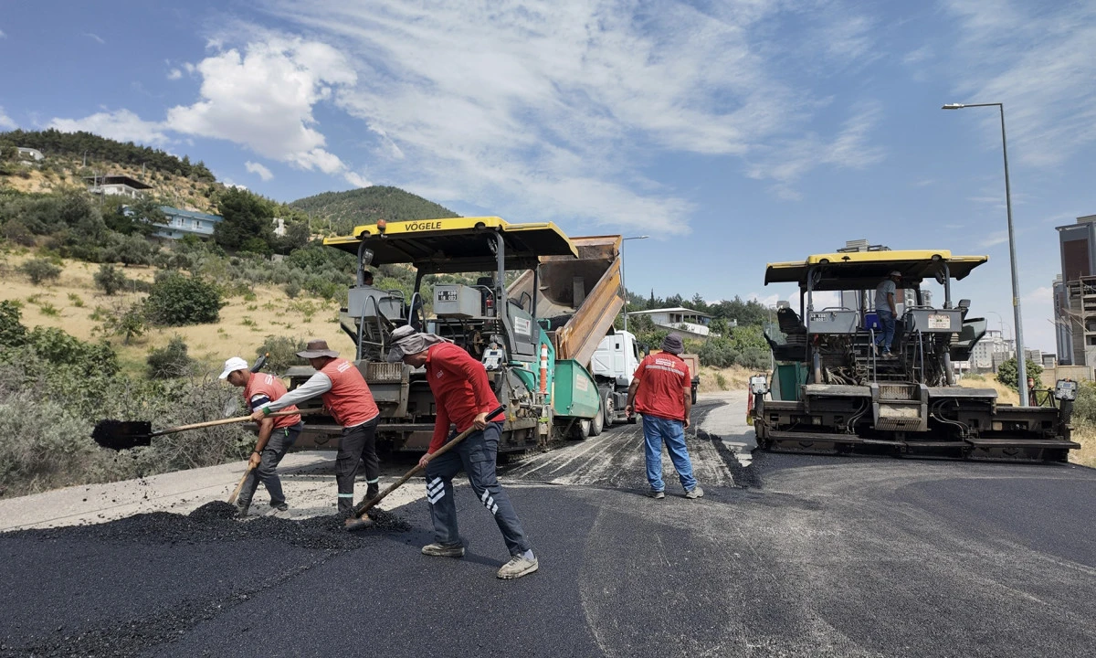 B&uuml;y&uuml;kşehir, Asfalt Mesaisini Yeni Haftada 4 İl&ccedil;e 16 Farklı Noktada S&uuml;rd&uuml;recek