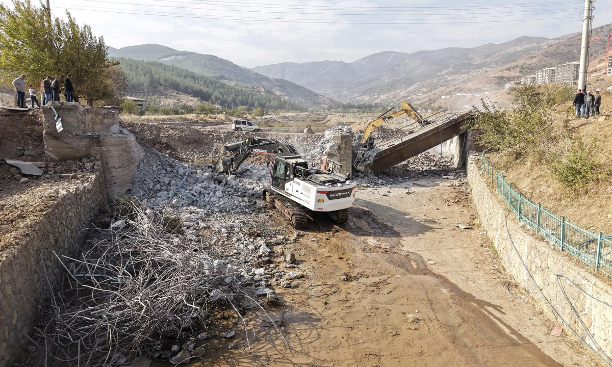 Büyükşehir Belediyesi’nden Şekeroba’ya Yeni Köprü